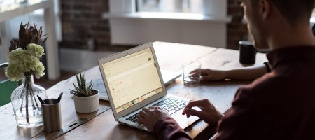 Thuiswerken in tijden van corona: 5 HR-tips voor een efficiënt verloop