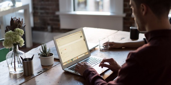 Thuiswerken in tijden van corona: 5 HR-tips voor een efficiënt verloop