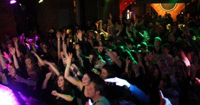 fotowolleweipubliekzaalfeest(2).jpg
